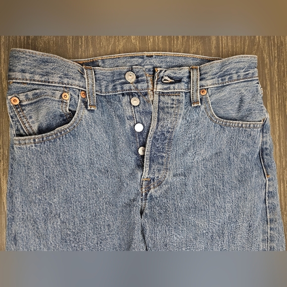 Levi's 501 Original Fit Men's Jeans Straight Leg medium stonewash W28 L32 - Picture 3 of 6